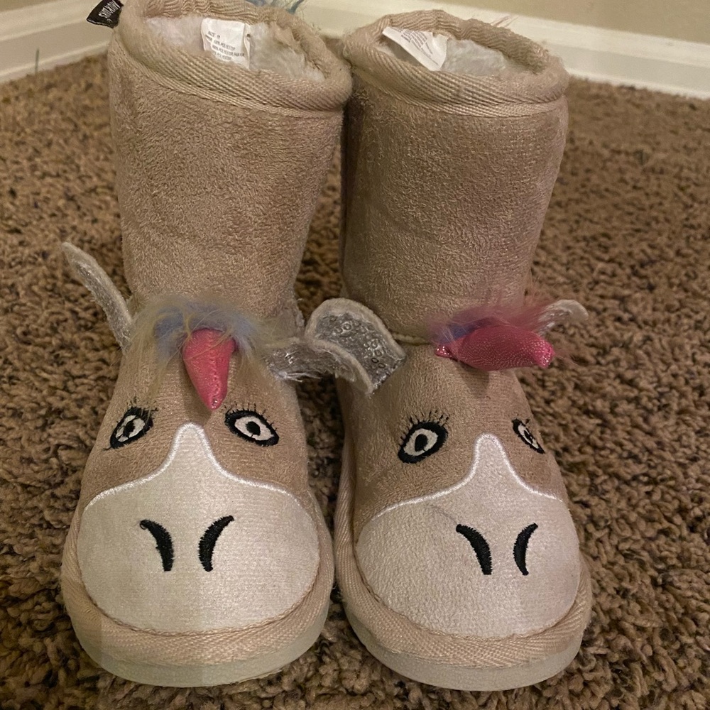 Girl’s boots